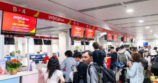 Giá vé máy bay Hà Nội - TP Hồ Chí Minh tăng vọt sau Tết