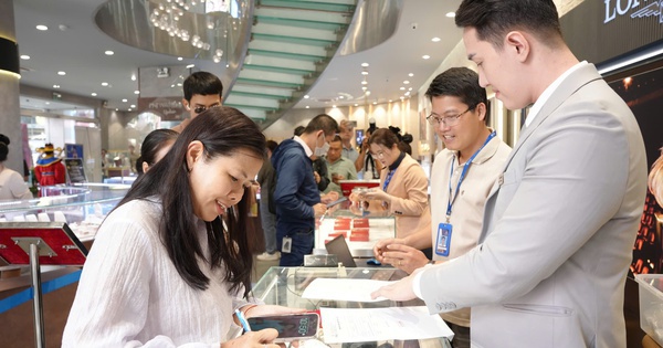 Cuối ngày 25-2, giá vàng miếng neo cao, nhiều công ty ra thông báo quan trọng