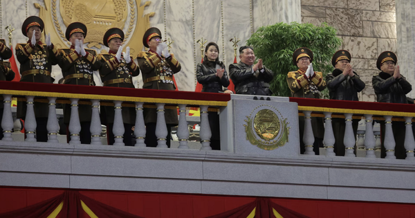 Ảnh hiếm về con gái lãnh đạo Kim Jong-un tại cuộc duyệt binh của Triều Tiên