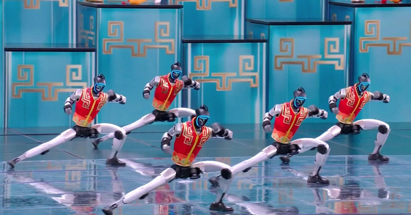 Founder công ty robot hình người hé lộ về canh bạc biểu diễn đêm Giao thừa: "1 bước lên tiên hoặc bôi tro trát trấu"