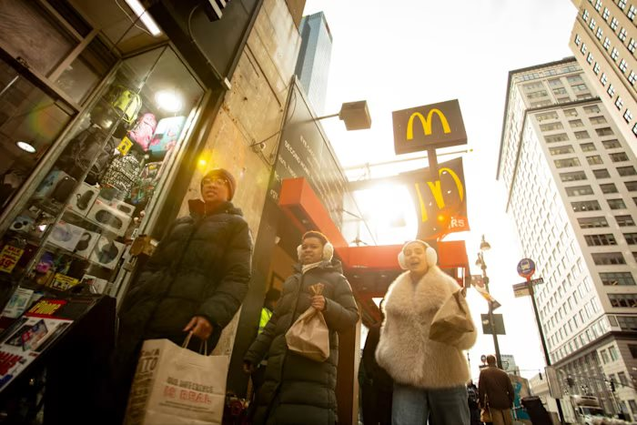 215.000 cửa hàng đồ ăn nhanh tại Mỹ gặp khó vì một chiếc burger, nhiều thương hiệu phải đóng cửa hàng trăm chi nhánh, cân nhắc bán mình - Ảnh 1