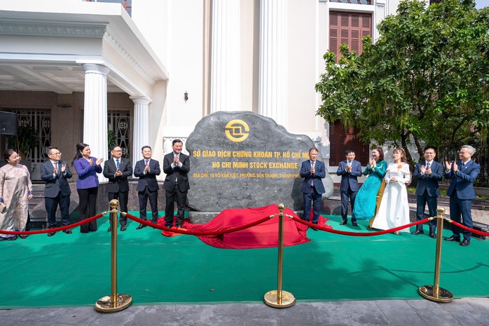 Tỉ phú Nguyễn Thị Phương Thảo xuất hiện tại lễ đánh cồng khai xuân chứng khoán - Ảnh 5