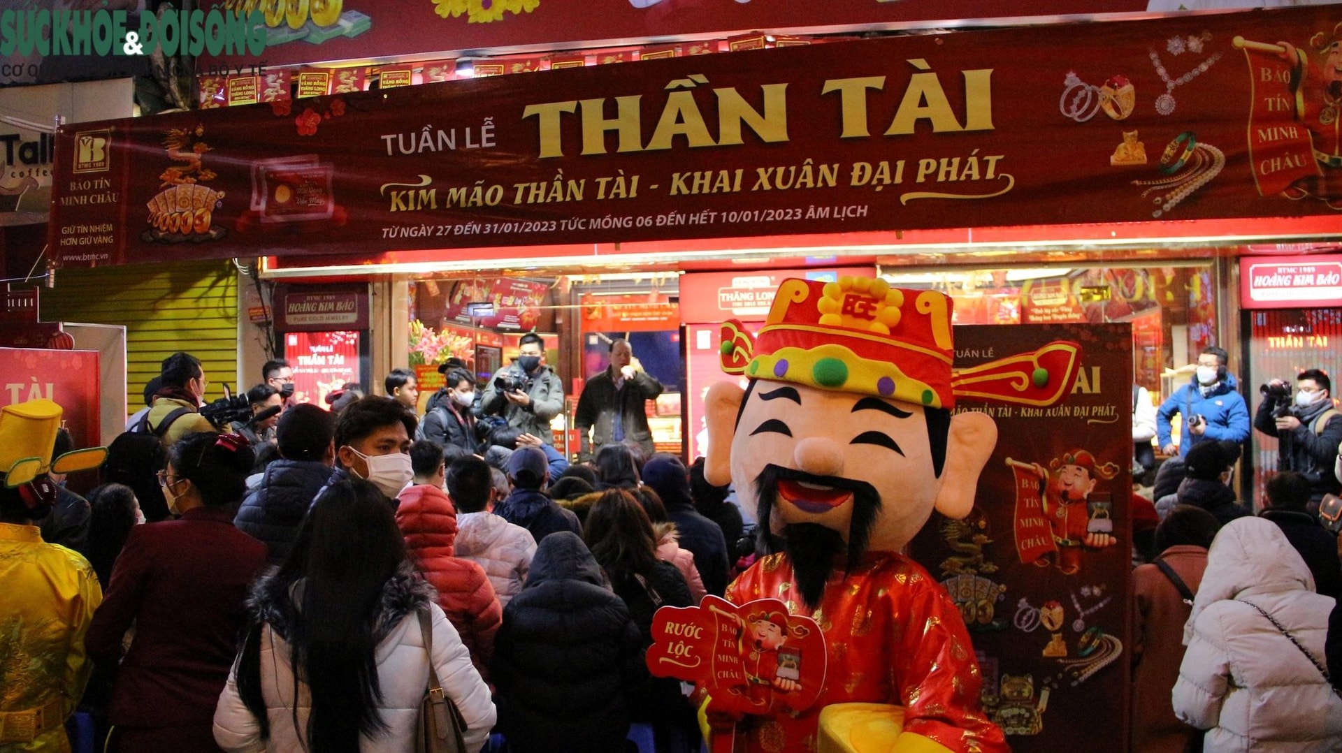 Chưa đến Vía Thần Tài, vì sao hàng loạt công ty vàng bạc đã đua nhau khai trương từ mùng 4 Tết ? - Ảnh 1