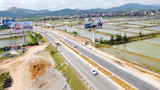 Hình ảnh khác lạ ở cầu Gianh cận Tết Bính Ngọ - Ảnh 4