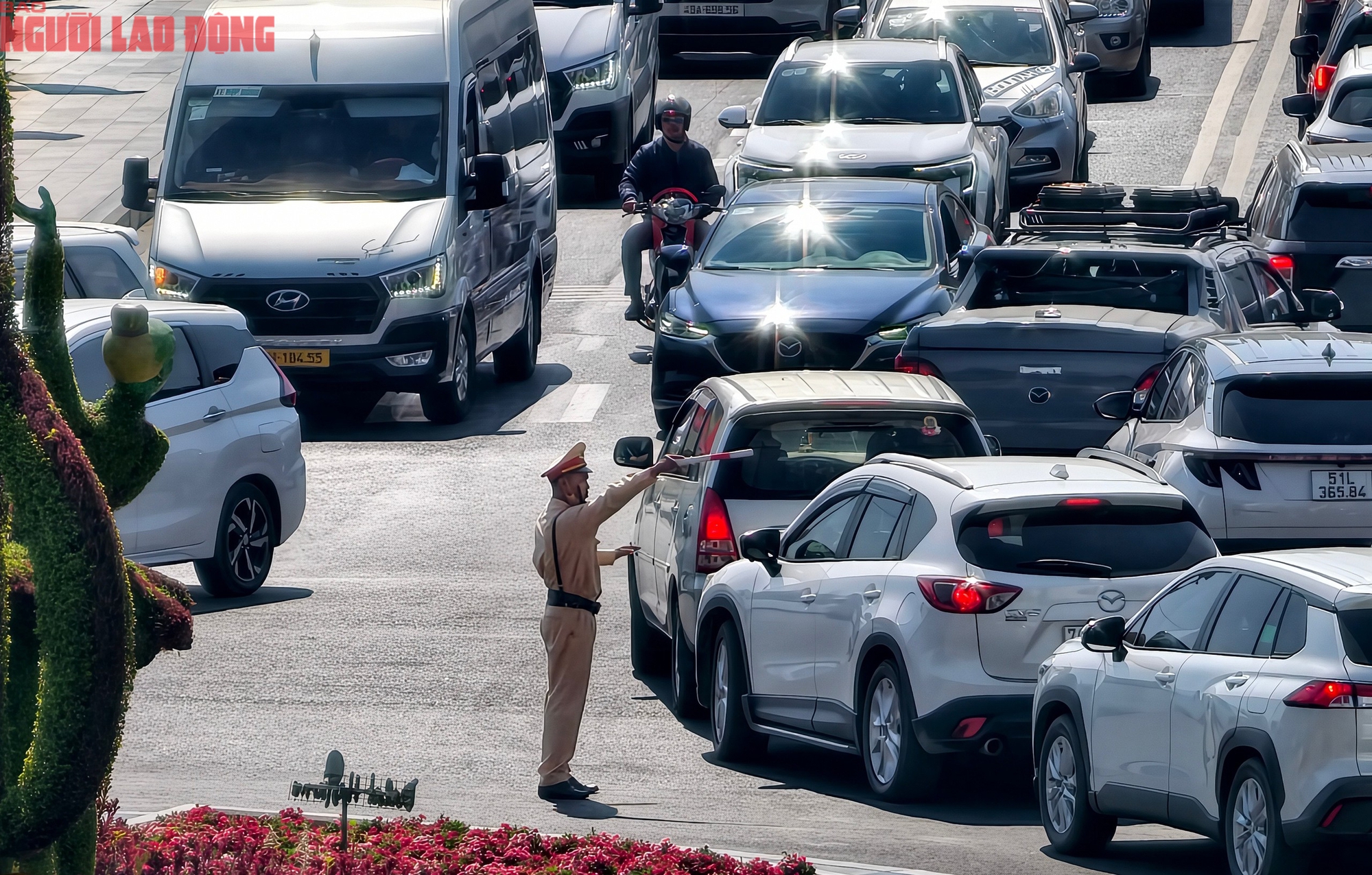 Mùng 6 Tết, Đà Lạt vẫn rộn ràng khách du xuân - Ảnh 4