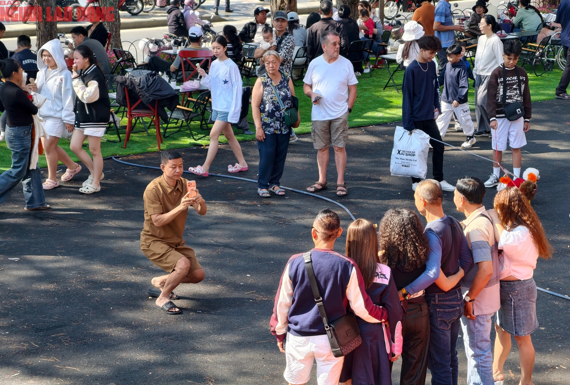 Mùng 6 Tết, Đà Lạt vẫn rộn ràng khách du xuân - Ảnh 7