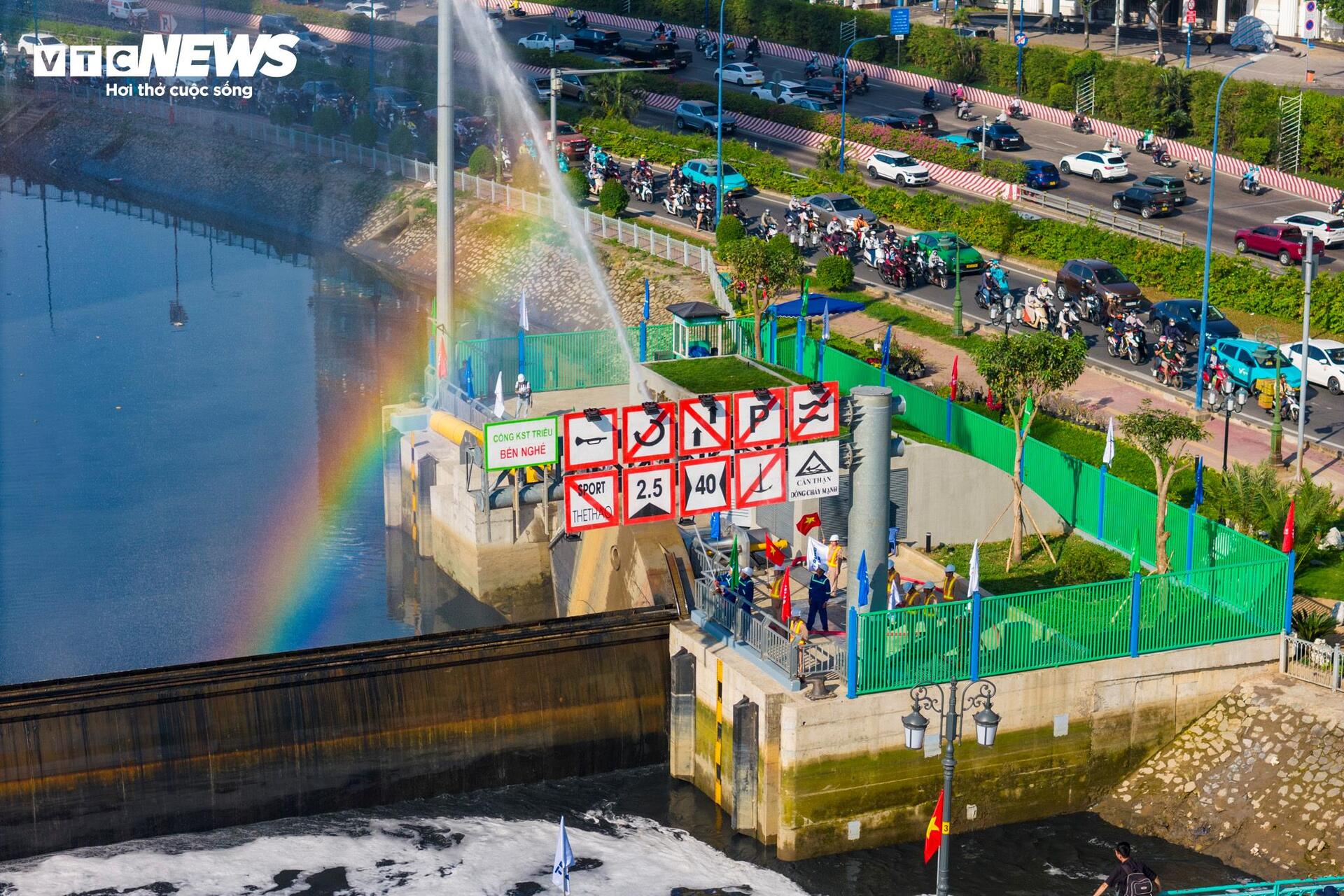 Bên trong cống ngăn triều của dự án 10.000 tỷ ở TP.HCM - Ảnh 10