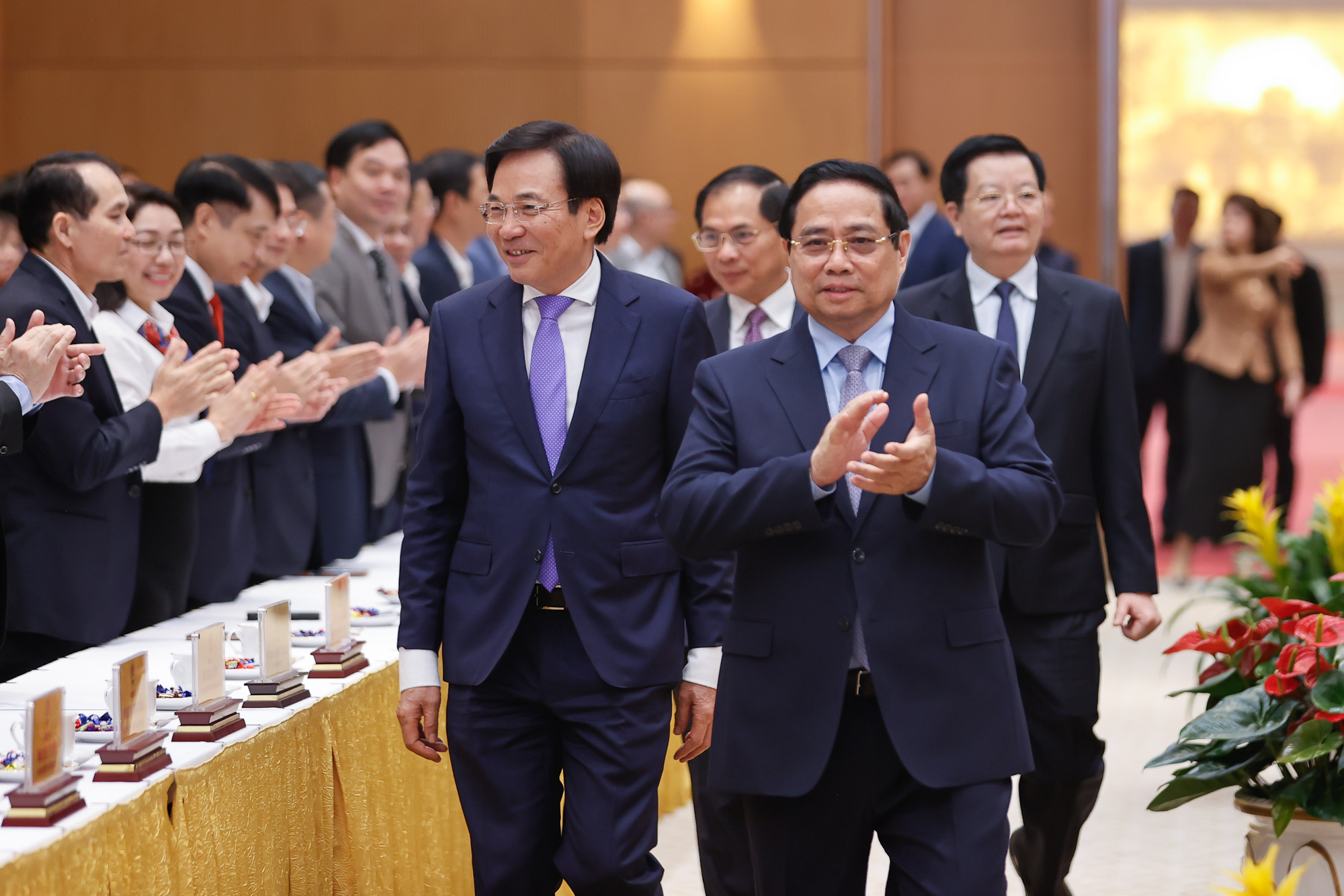 Phấn khởi "xông đất" công sở - Ảnh 3