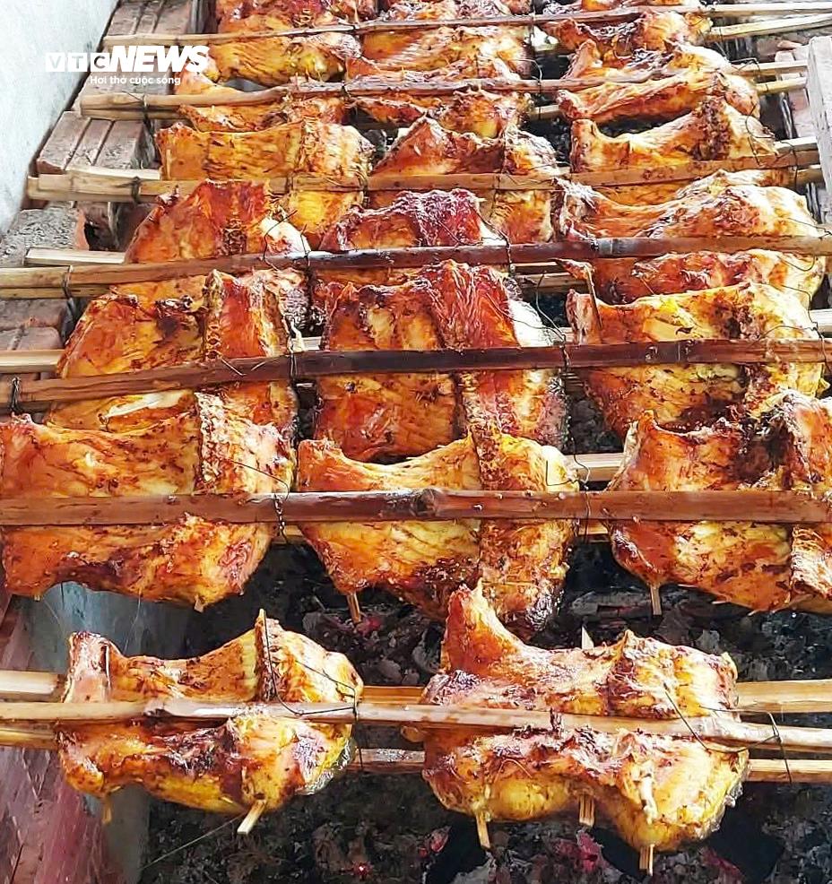 Người Hưng Yên tất bật chế biến đặc sản cá nướng Thái Xuyên phục vụ dịp Tết - Ảnh 3