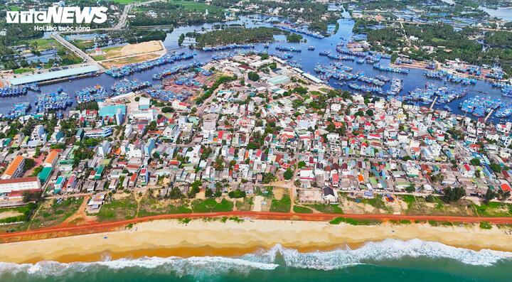 Cận cảnh cảng cá lớn nhất Gia Lai cần nạo vét khẩn cấp sau cơn lũ lịch sử - Ảnh 13