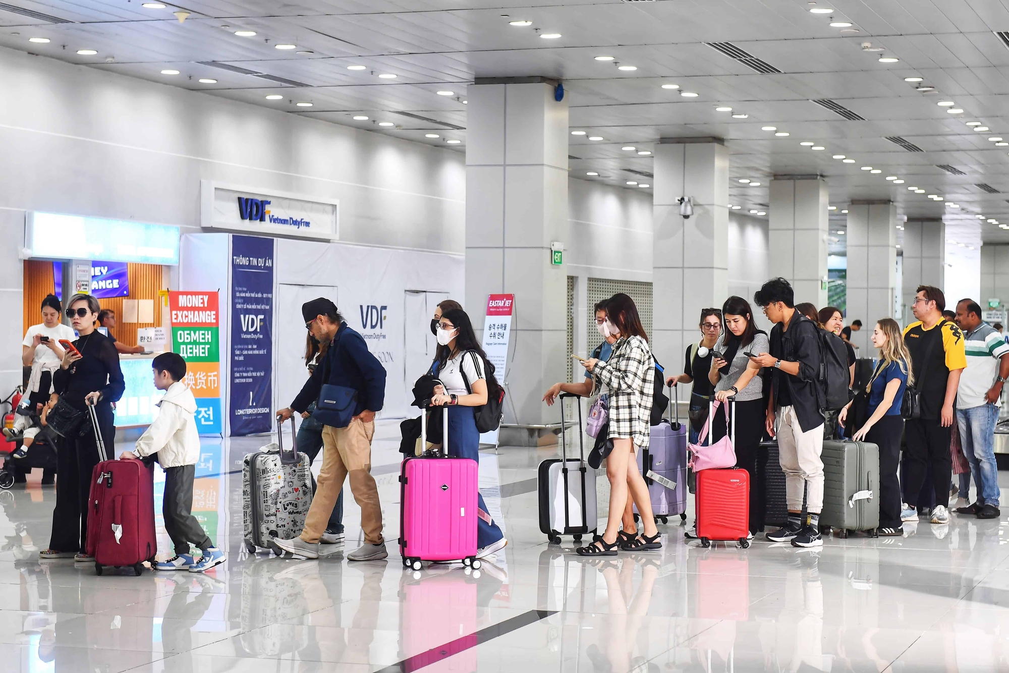 Sân bay Phú Quốc đón lượng hành khách cao nhất từ khi đi vào hoạt động - Ảnh 3