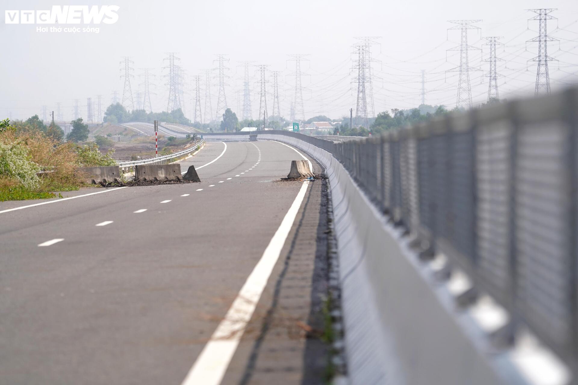 Cận cảnh cầu dây văng tĩnh không cao nhất Việt Nam - Ảnh 9