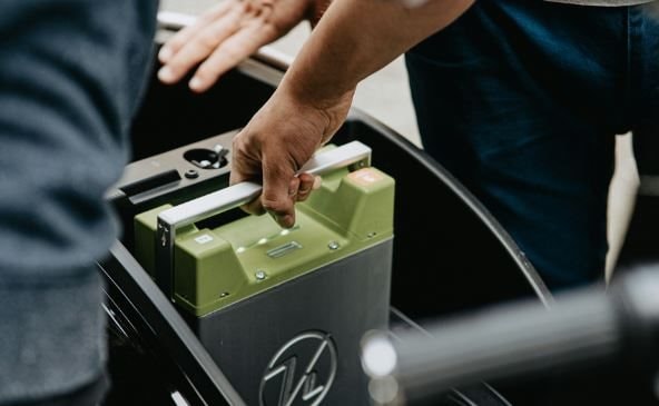 Chuyên gia: Siêu pin thể rắn chỉ là 'cú lừa' của xe điện, không có chuyện sạc đầy chỉ trong 5 phút - Ảnh 2