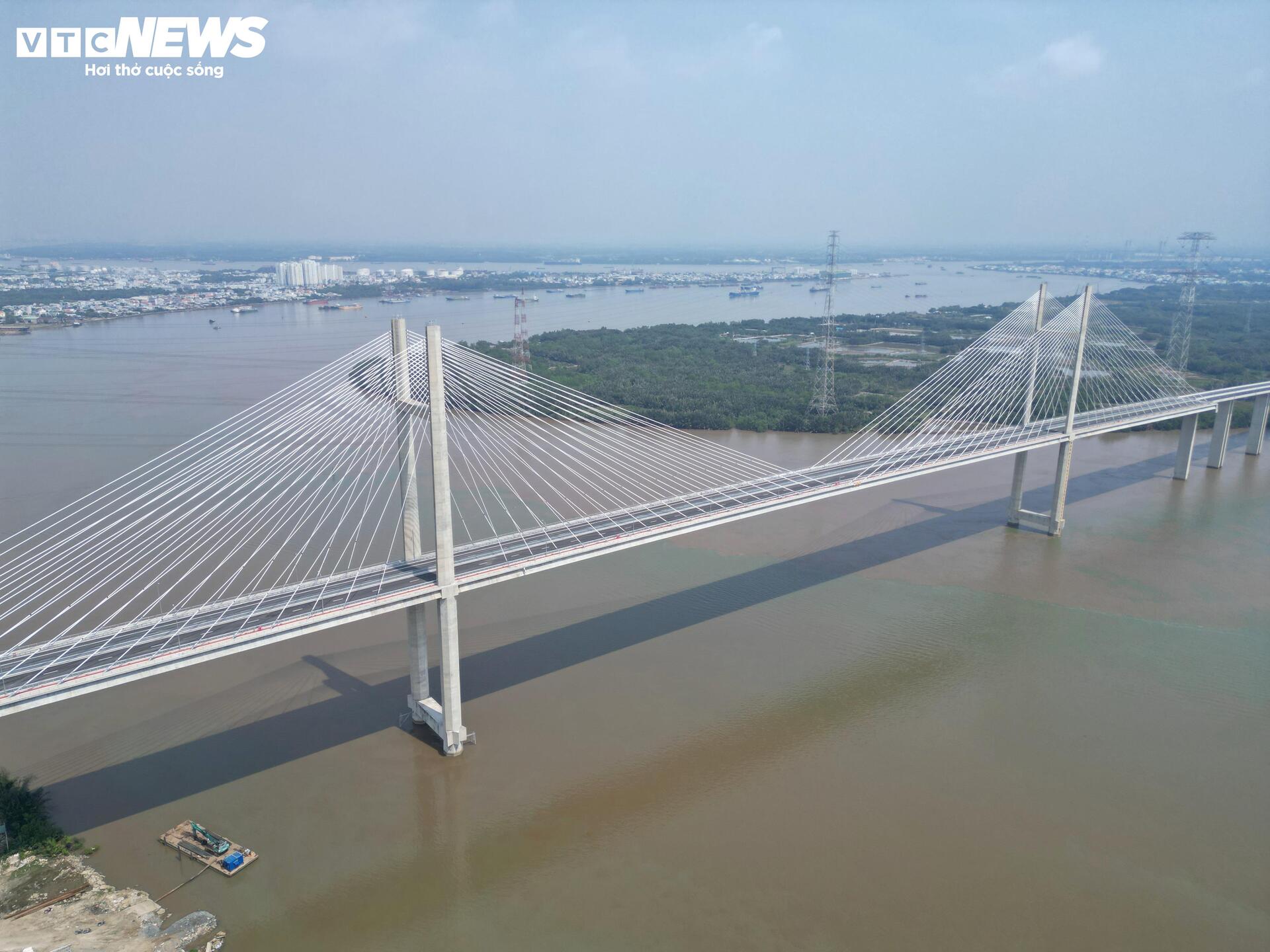 Cận cảnh cầu dây văng tĩnh không cao nhất Việt Nam - Ảnh 2