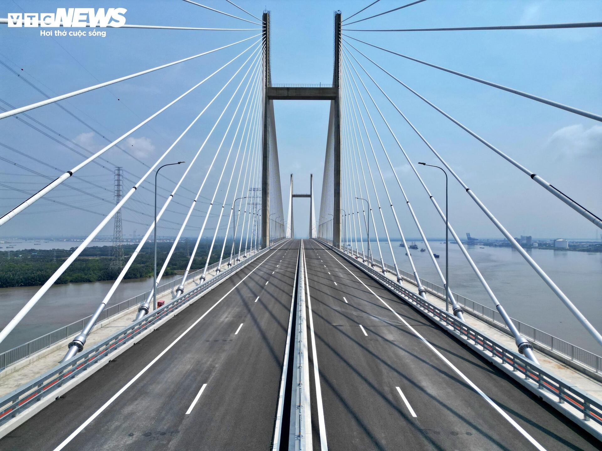 Cận cảnh cầu dây văng tĩnh không cao nhất Việt Nam - Ảnh 4