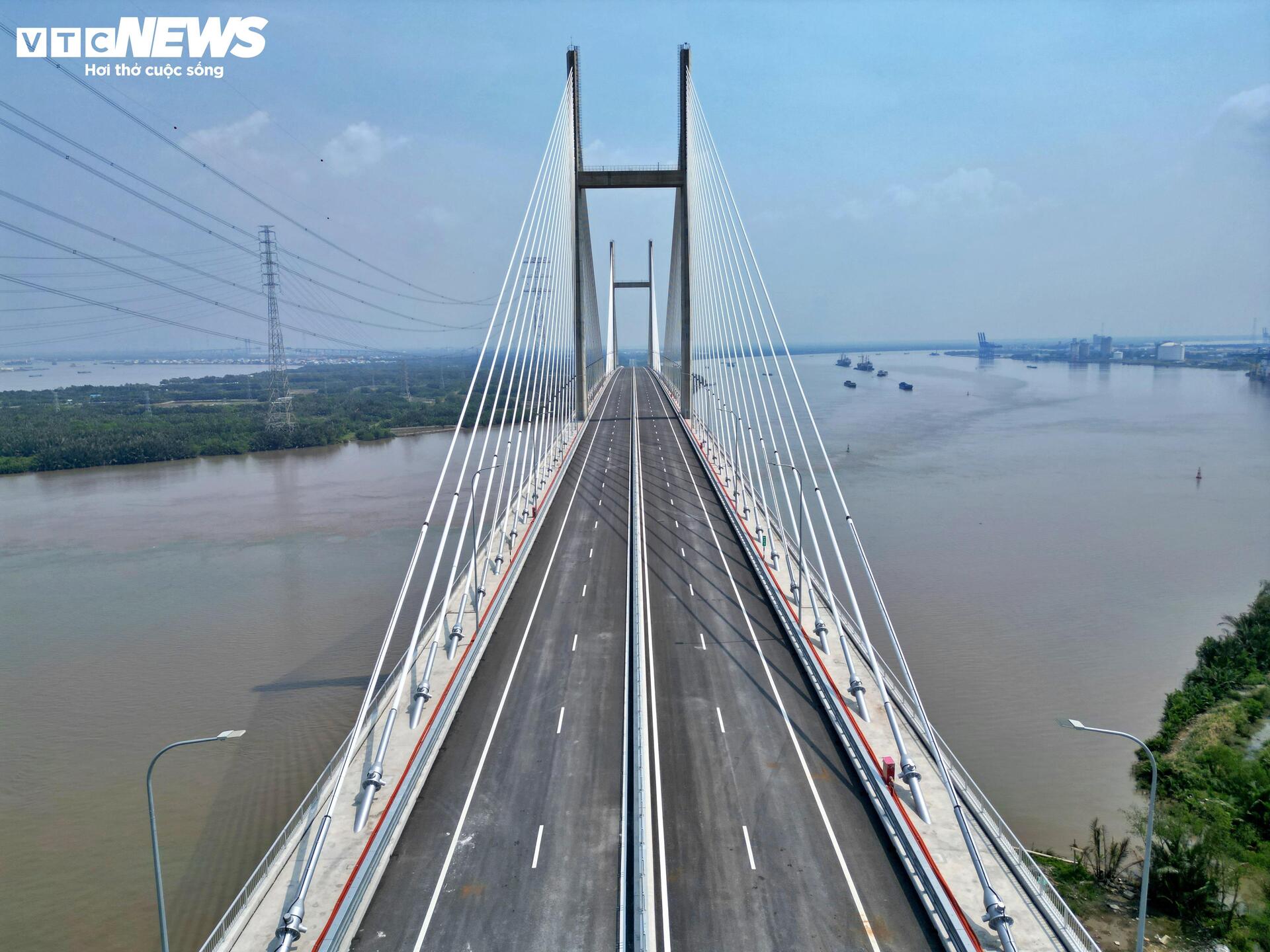 Cận cảnh cầu dây văng tĩnh không cao nhất Việt Nam - Ảnh 3