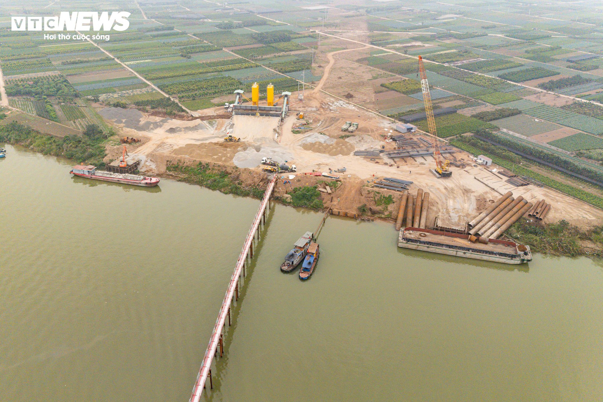 Toàn cảnh công trường thi công cây cầu kết nối Hà Nội - Hưng Yên - Ảnh 4