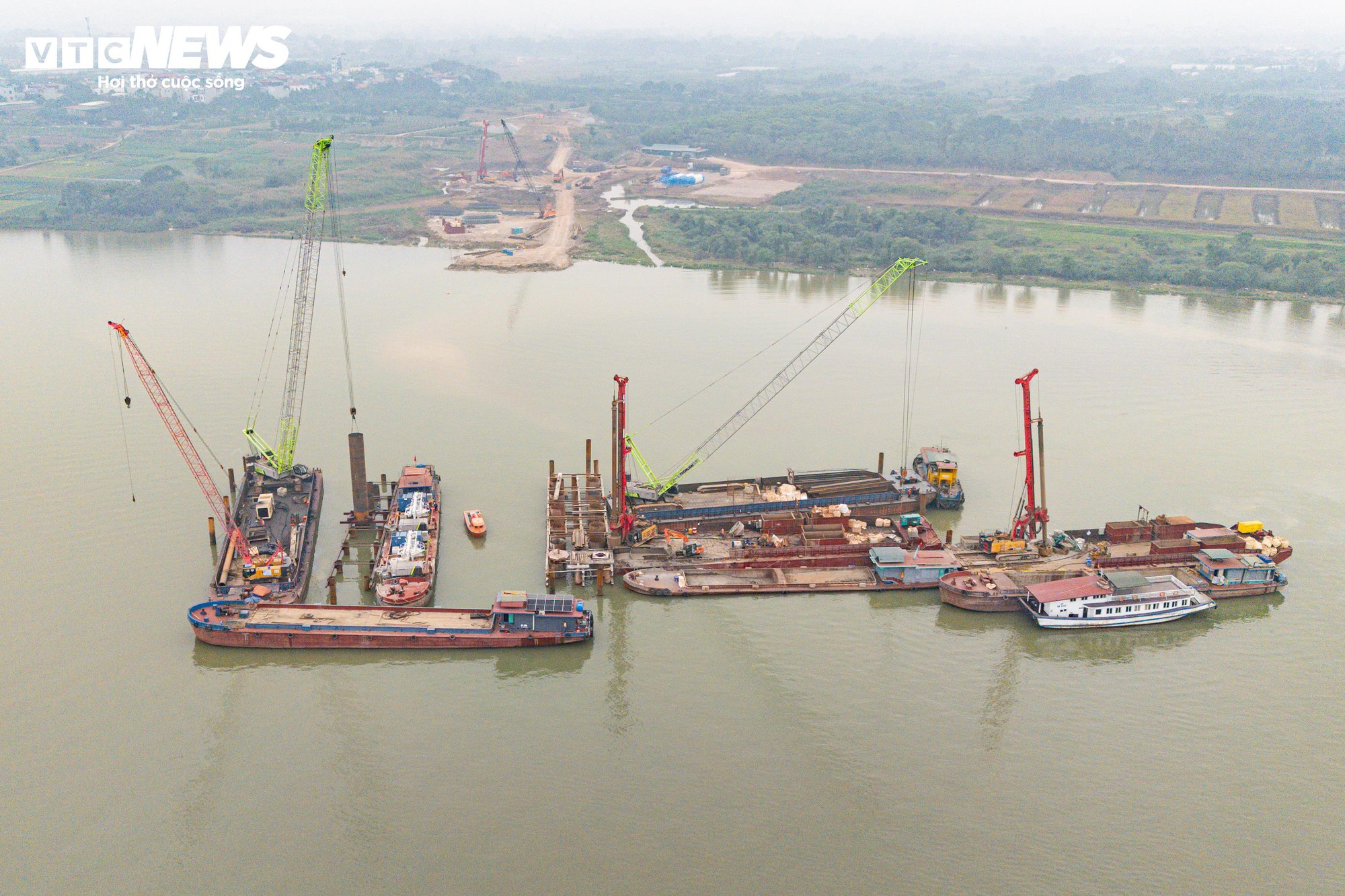 Toàn cảnh công trường thi công cây cầu kết nối Hà Nội - Hưng Yên - Ảnh 2