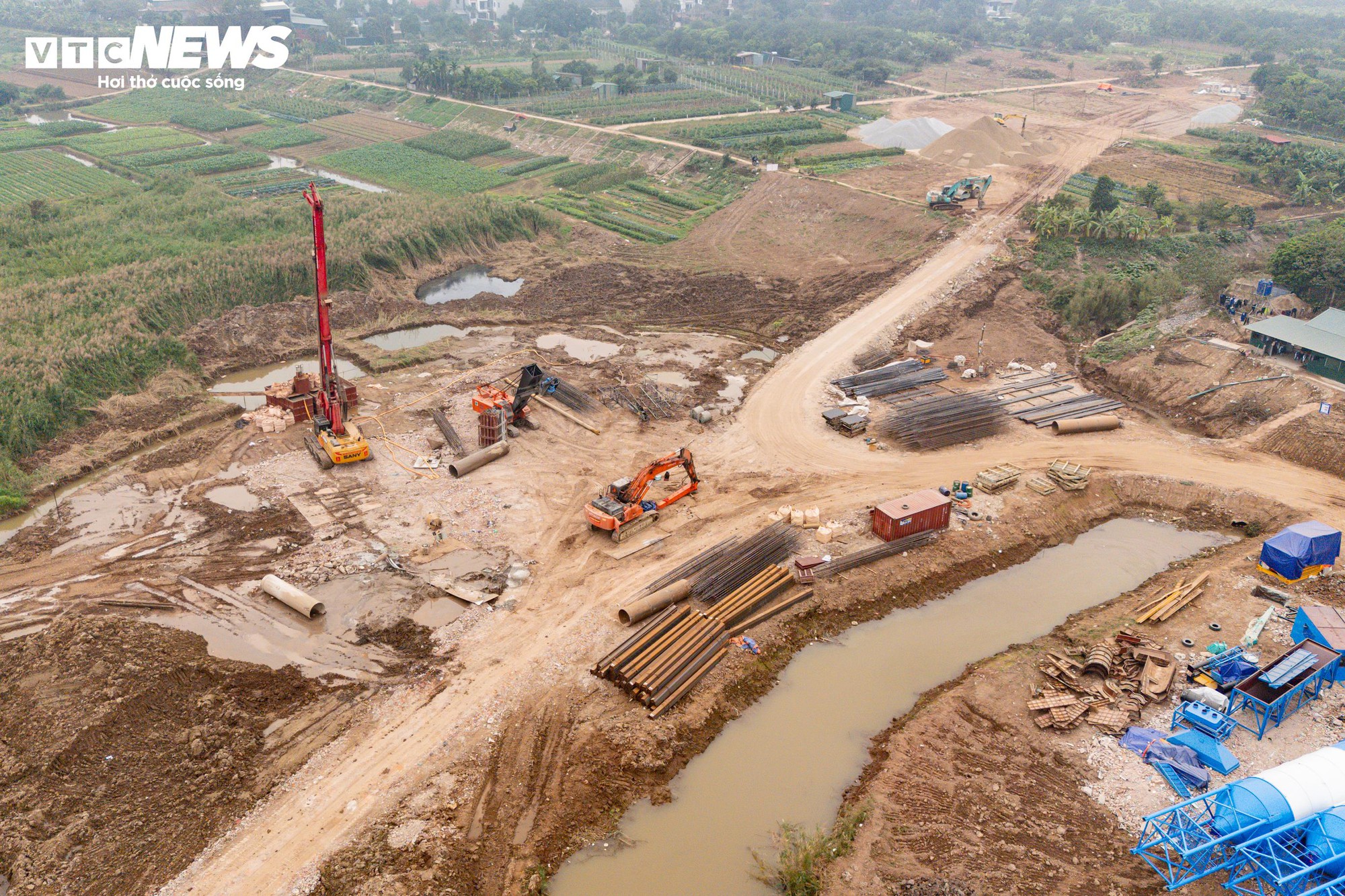 Toàn cảnh công trường thi công cây cầu kết nối Hà Nội - Hưng Yên - Ảnh 11