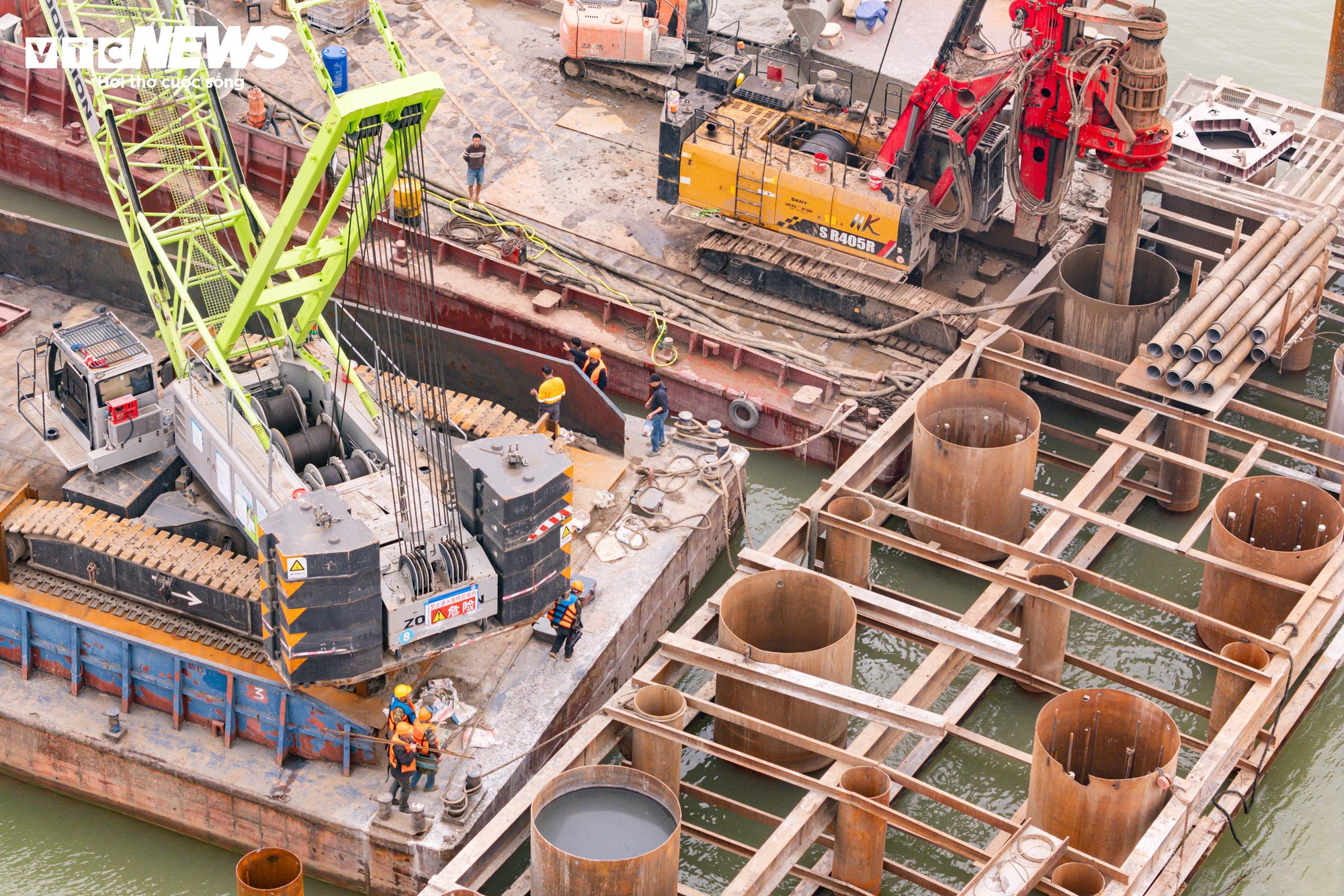 Toàn cảnh công trường thi công cây cầu kết nối Hà Nội - Hưng Yên - Ảnh 7