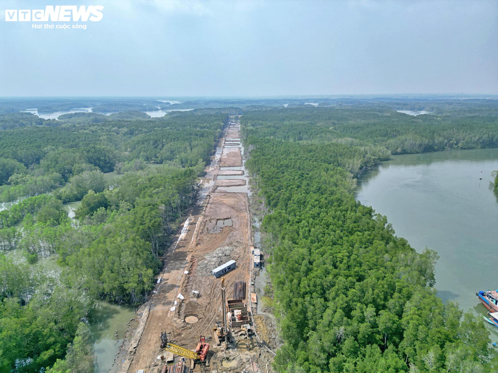 Hiện trạng cầu gần 4.900 tỷ đồng nối TP.HCM với Đồng Nai sau hơn 2 năm thi công - Ảnh 7