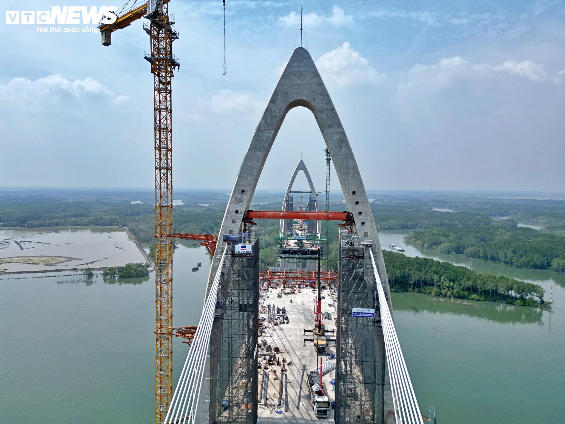 Hiện trạng cầu gần 4.900 tỷ đồng nối TP.HCM với Đồng Nai sau hơn 2 năm thi công - Ảnh 9