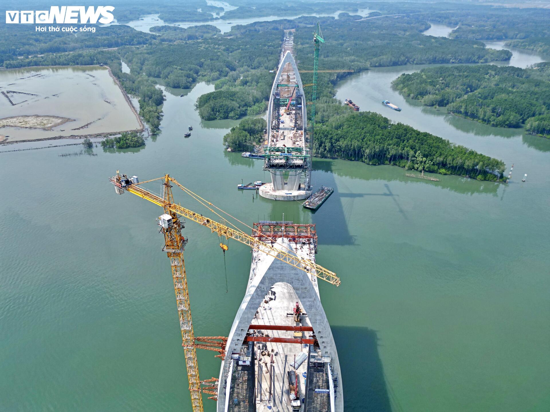 Hiện trạng cầu gần 4.900 tỷ đồng nối TP.HCM với Đồng Nai sau hơn 2 năm thi công - Ảnh 11