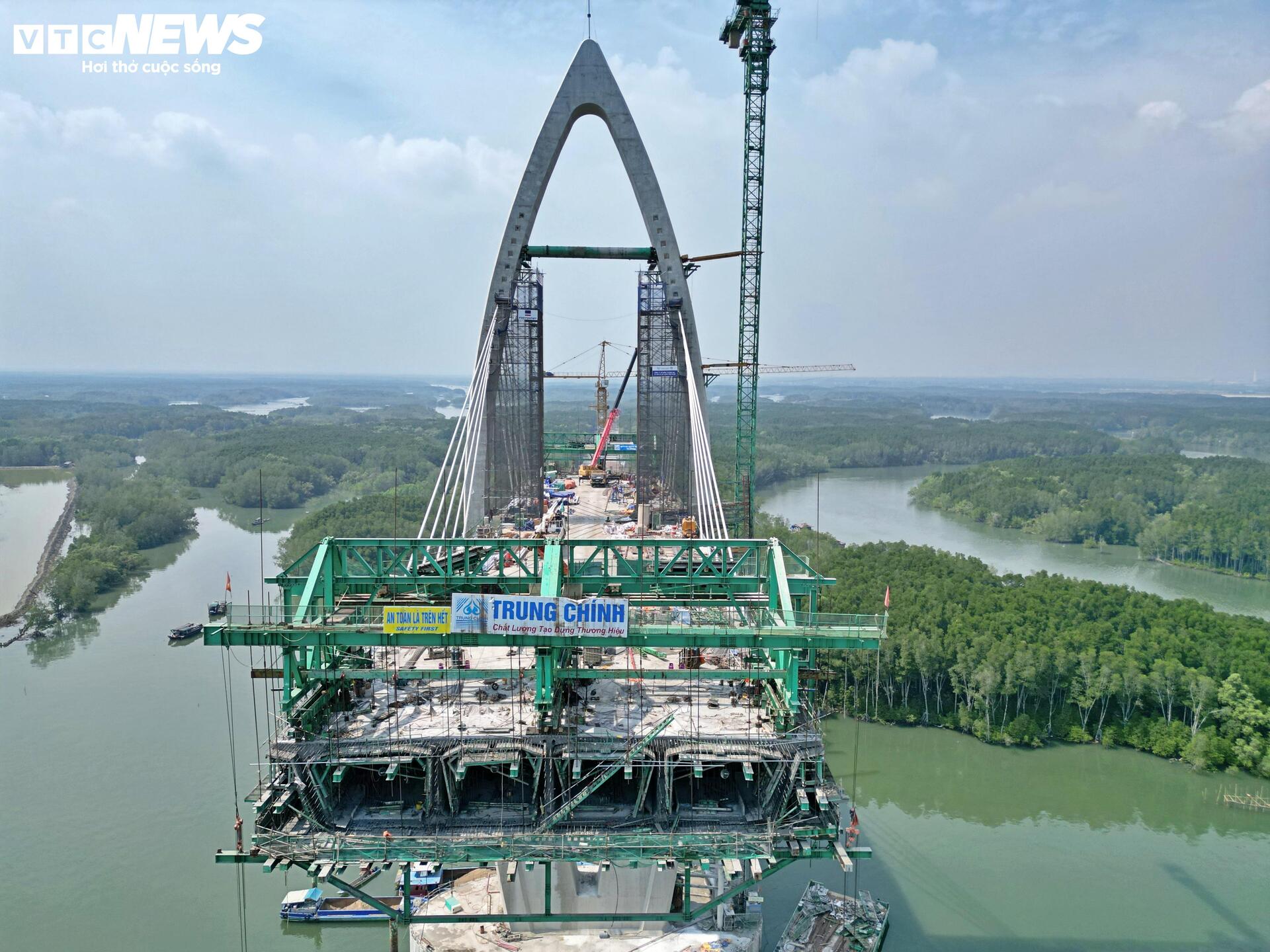 Hiện trạng cầu gần 4.900 tỷ đồng nối TP.HCM với Đồng Nai sau hơn 2 năm thi công - Ảnh 10