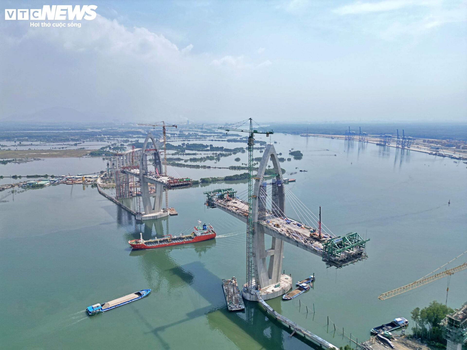 Hiện trạng cầu gần 4.900 tỷ đồng nối TP.HCM với Đồng Nai sau hơn 2 năm thi công - Ảnh 4