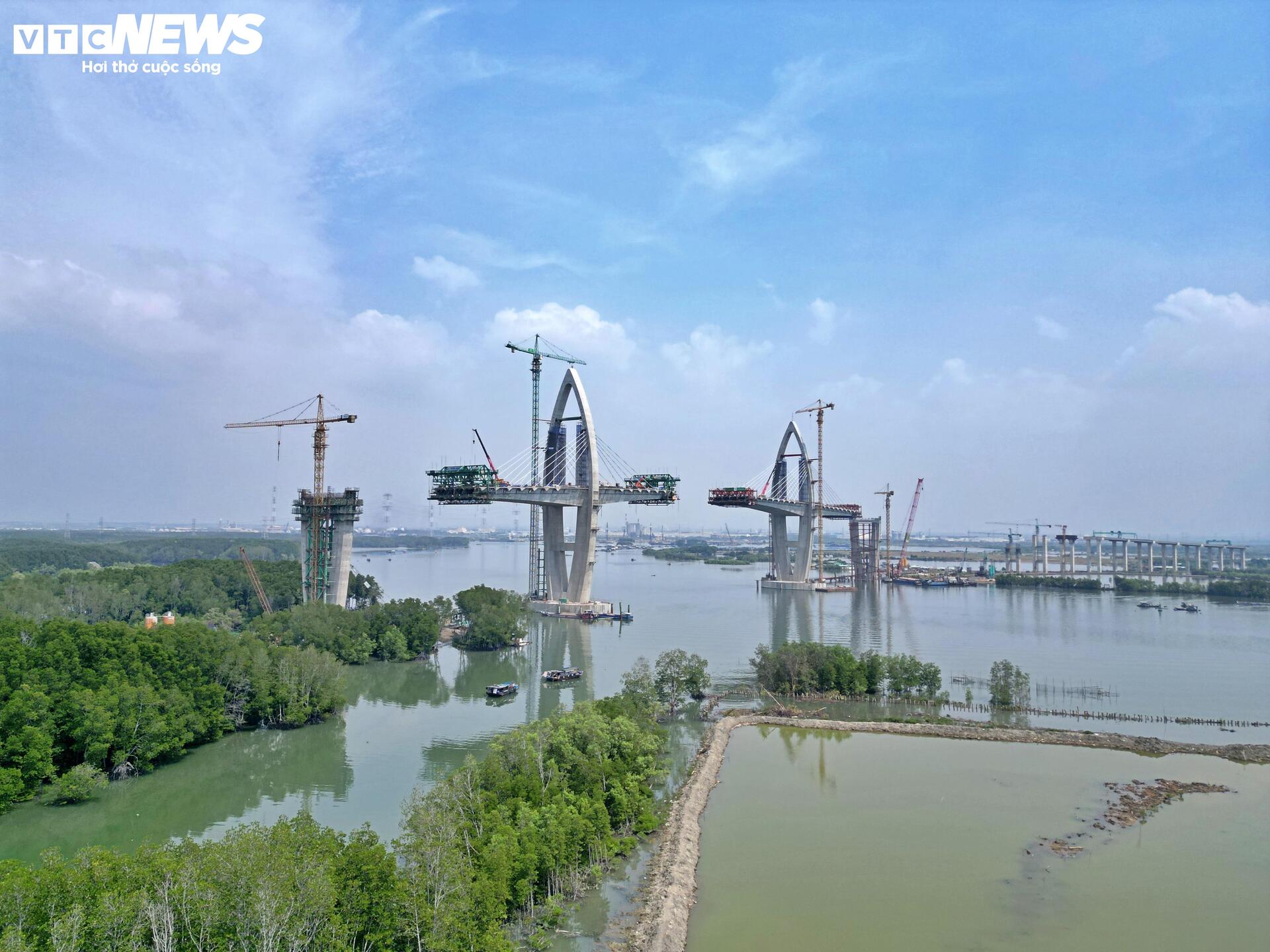 Hiện trạng cầu gần 4.900 tỷ đồng nối TP.HCM với Đồng Nai sau hơn 2 năm thi công - Ảnh 2