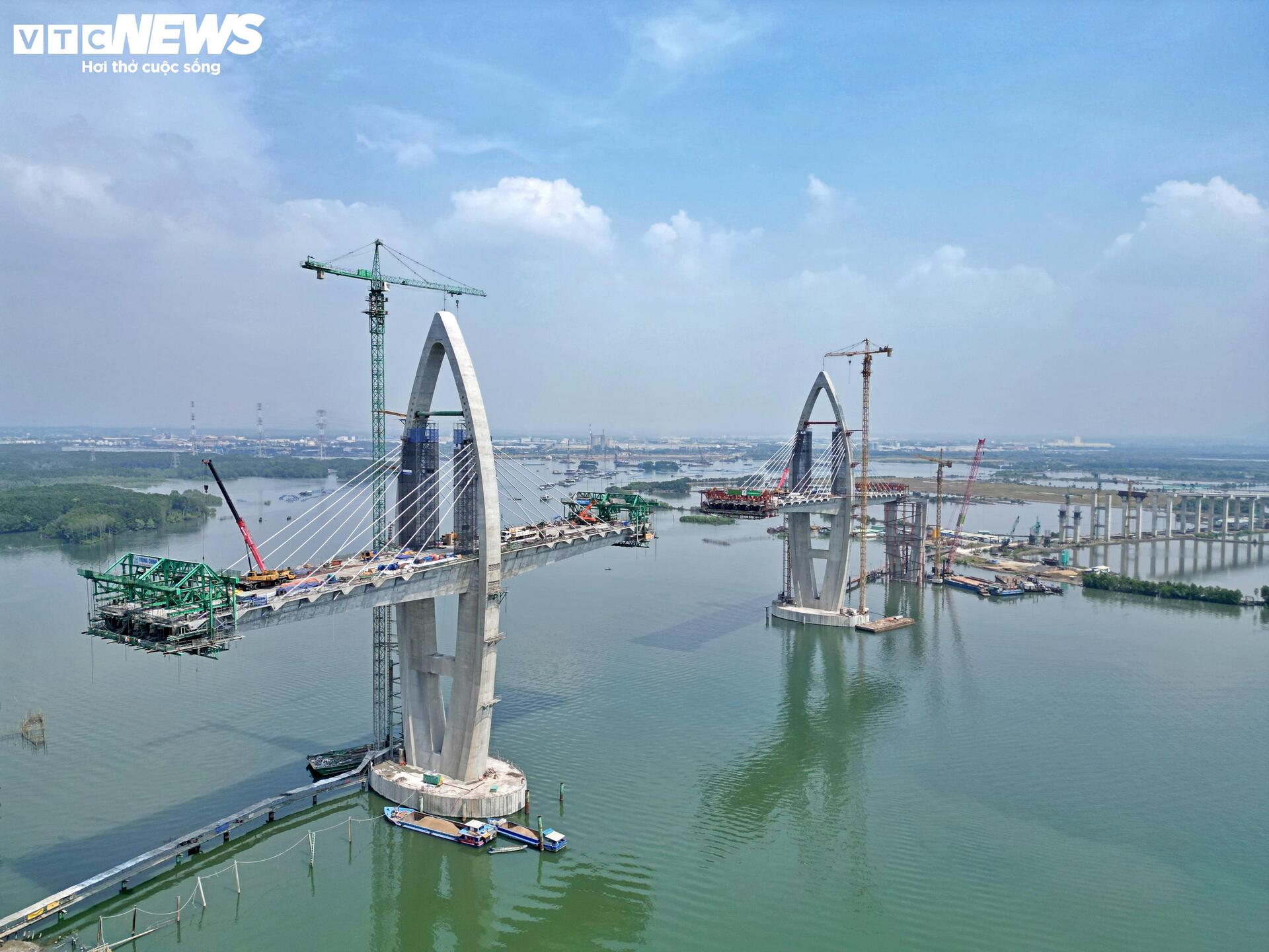 Hiện trạng cầu gần 4.900 tỷ đồng nối TP.HCM với Đồng Nai sau hơn 2 năm thi công - Ảnh 3