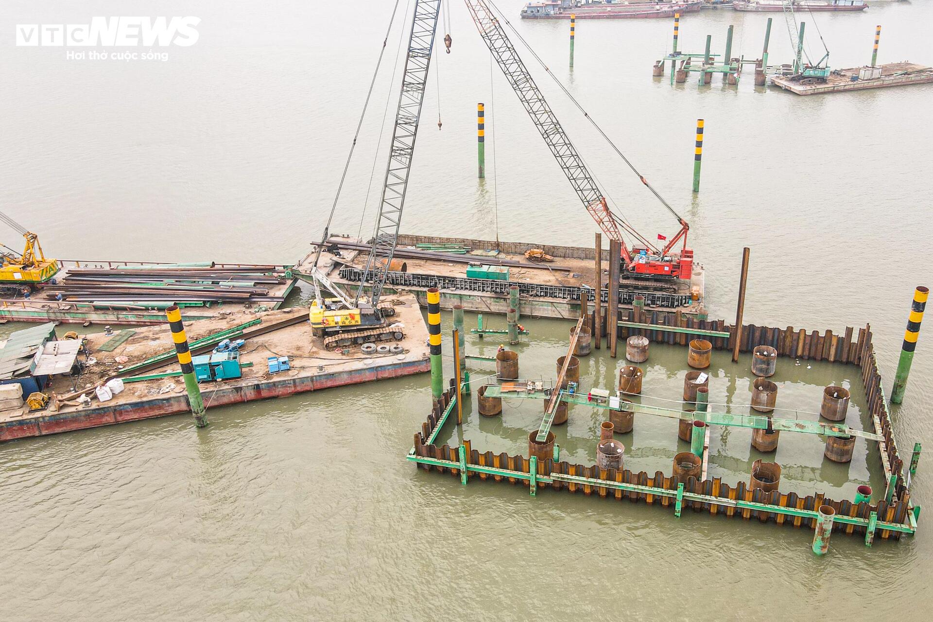 Công nhân, kỹ sư làm việc xuyên Tết tại dự án cầu trọng điểm của Hà Nội - Ảnh 3