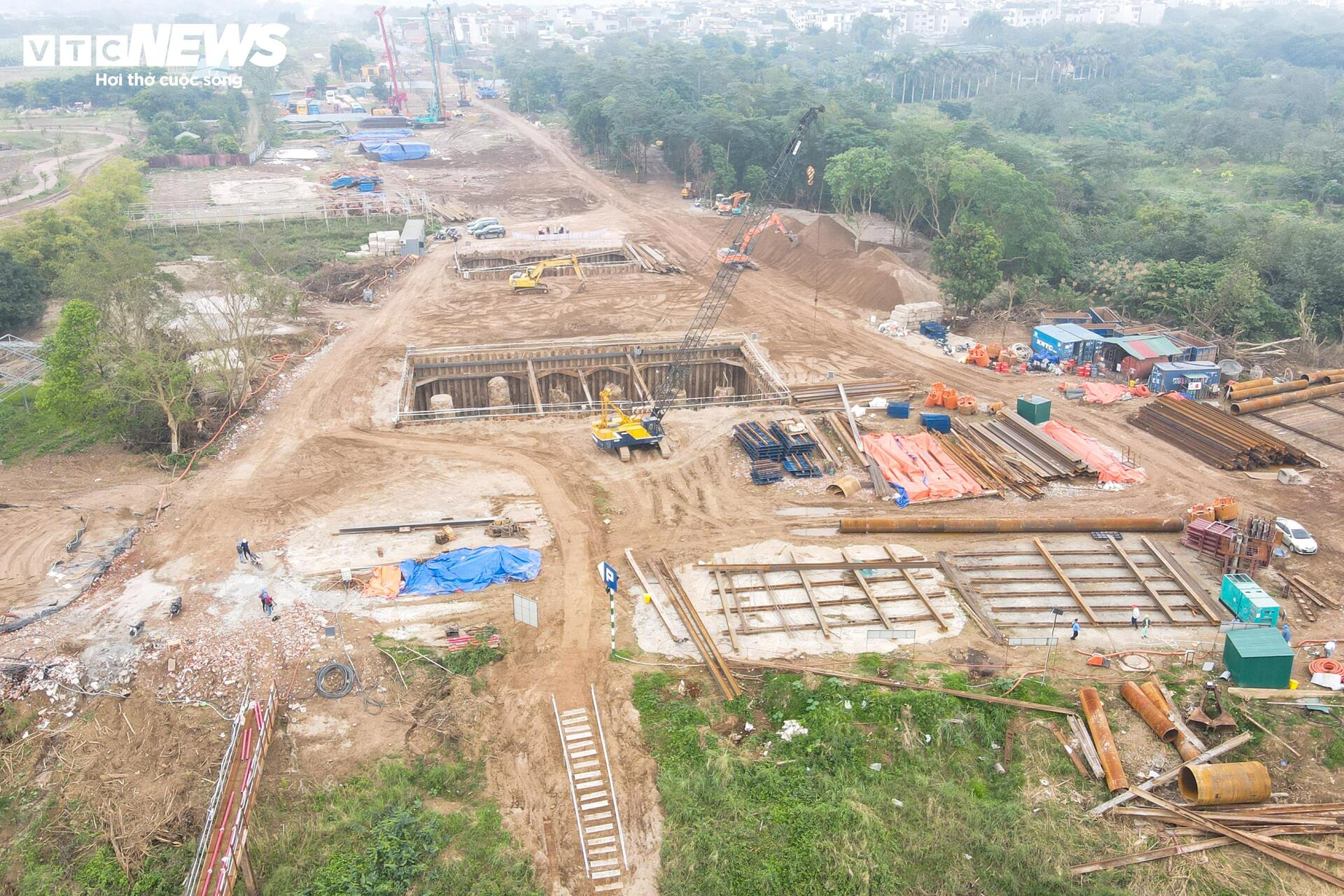 Công nhân, kỹ sư làm việc xuyên Tết tại dự án cầu trọng điểm của Hà Nội - Ảnh 10