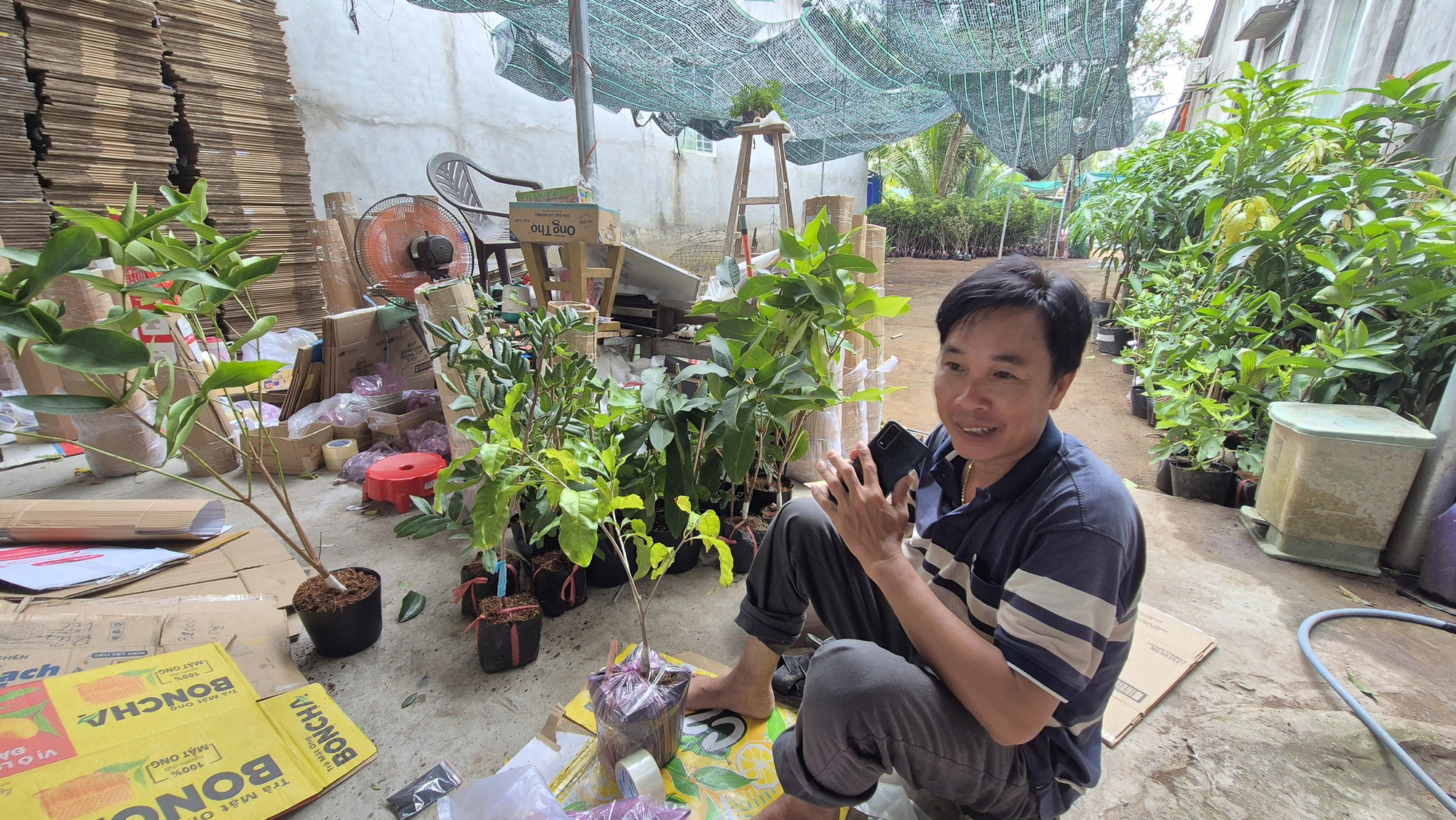 Tết chủ shop đi chơi, đơn hàng vẫn "nổ" ầm ầm - Ảnh 1