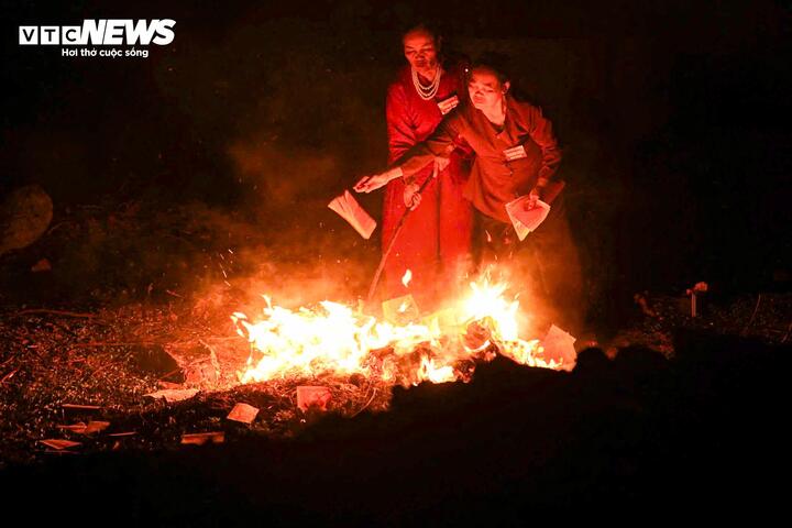 Khám phá chợ âm dương độc đáo, họp duy nhất mỗi năm 1 lần lúc nửa đêm - Ảnh 10