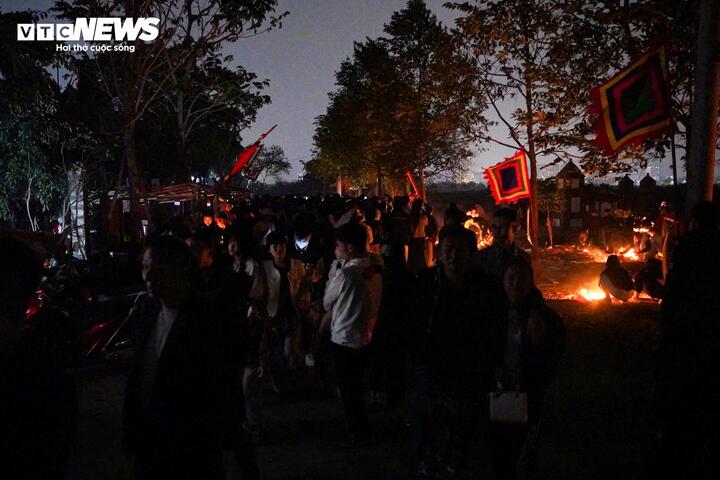 Khám phá chợ âm dương độc đáo, họp duy nhất mỗi năm 1 lần lúc nửa đêm - Ảnh 4