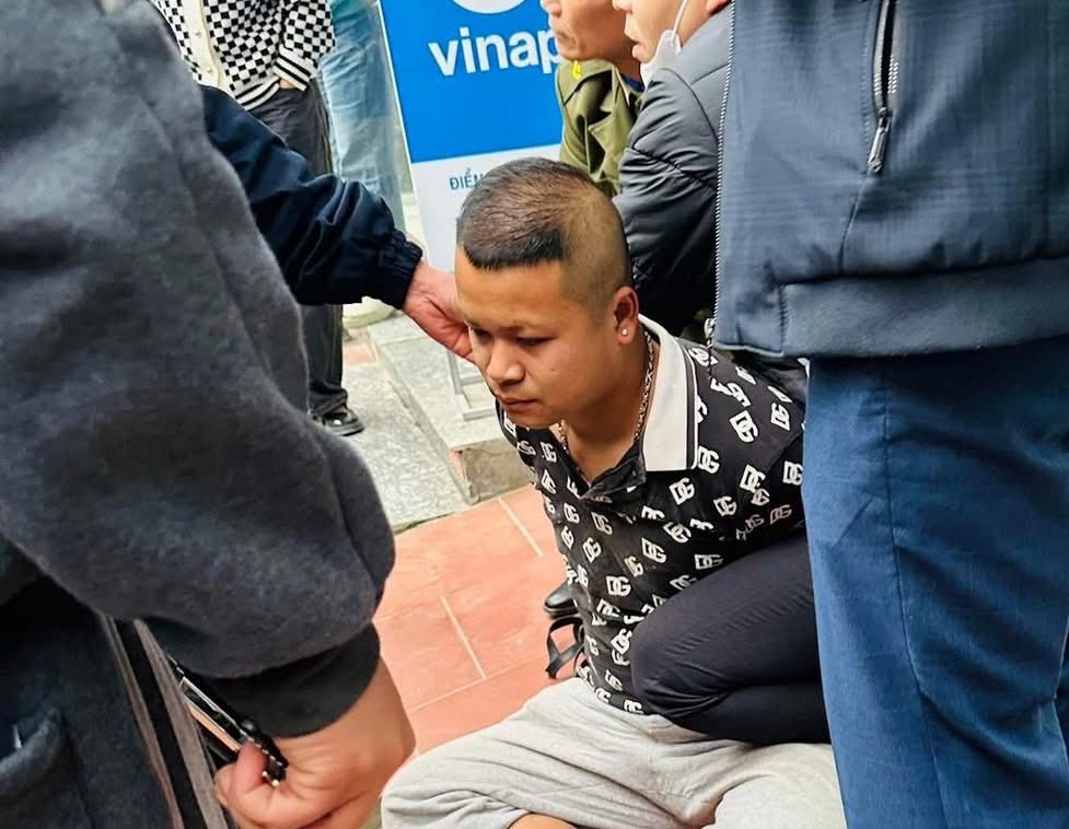 Diễn biến vụ nghi phạm xông vào ngân hàng cướp tiền - Ảnh 1