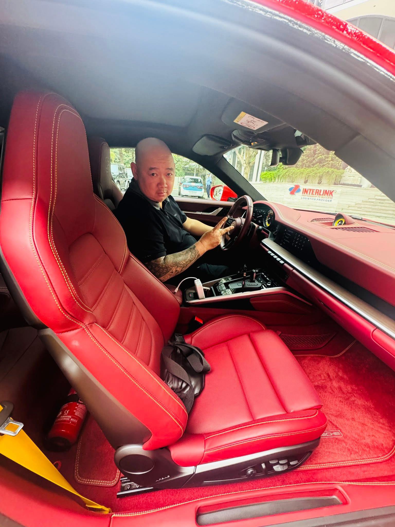 Bí ẩn dân chơi Việt chốt loạt xe khủng hàng chục tỷ sát Tết: Lamborghini đắt ngang 4 căn chung cư cao cấp, mô tô cũng cả tỷ đồng - Ảnh 2