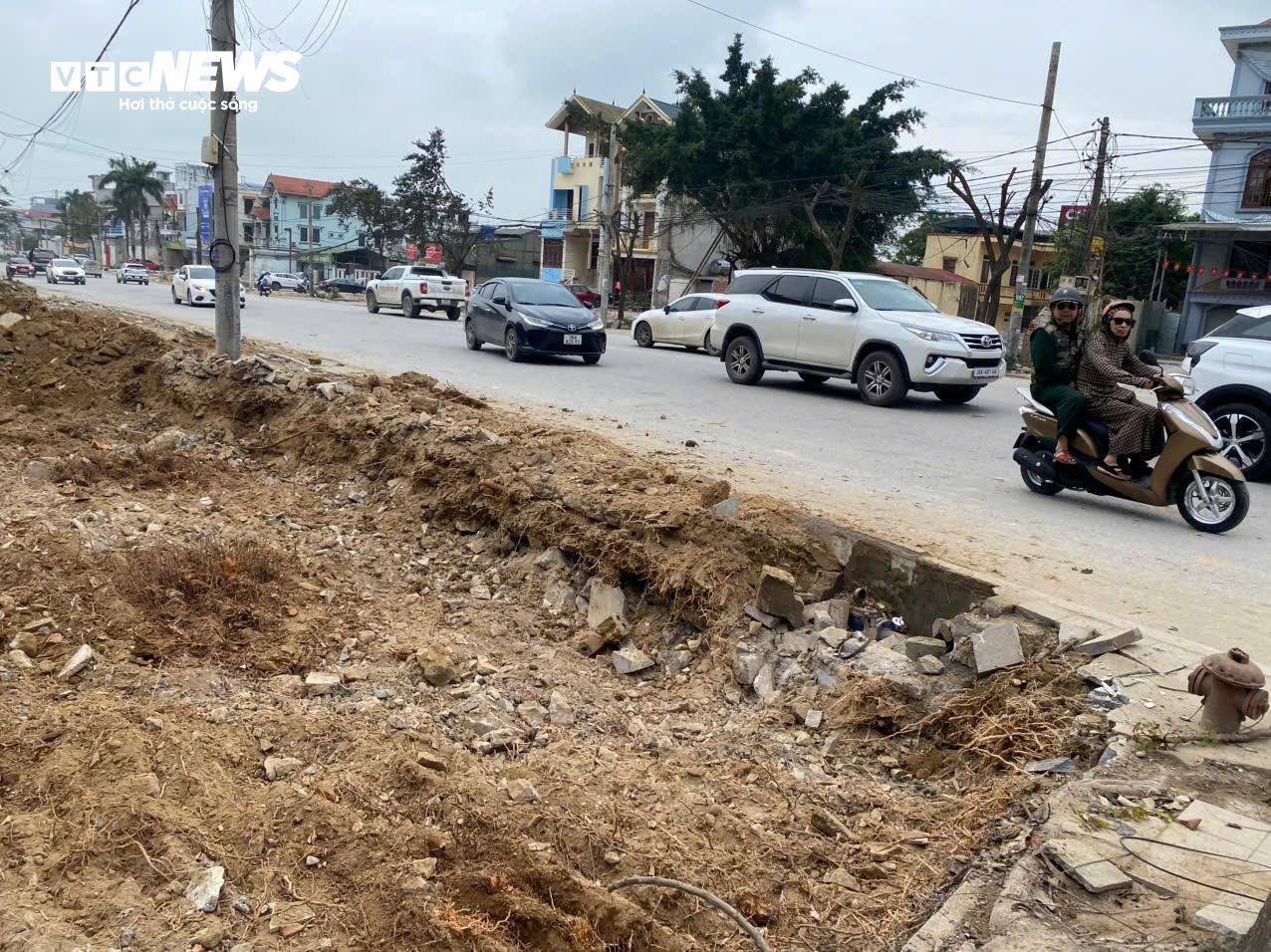 Dự án hơn 1000 tỷ đồng ở Thanh Hoá không rào chắn, người dân nơm nớp lo tai nạn - Ảnh 10