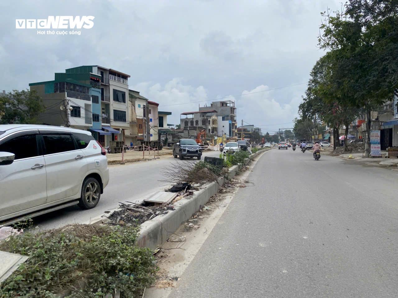 Dự án hơn 1000 tỷ đồng ở Thanh Hoá không rào chắn, người dân nơm nớp lo tai nạn - Ảnh 2