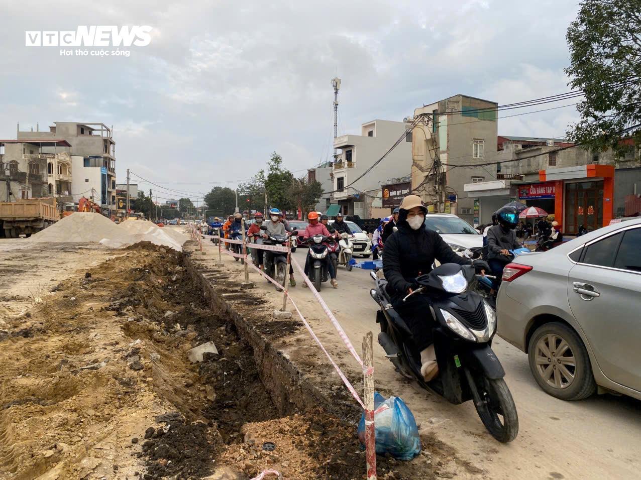 Dự án hơn 1000 tỷ đồng ở Thanh Hoá không rào chắn, người dân nơm nớp lo tai nạn - Ảnh 3
