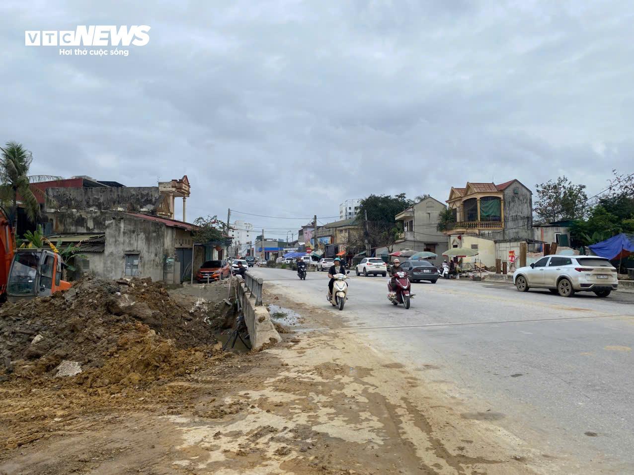 Dự án hơn 1000 tỷ đồng ở Thanh Hoá không rào chắn, người dân nơm nớp lo tai nạn - Ảnh 6