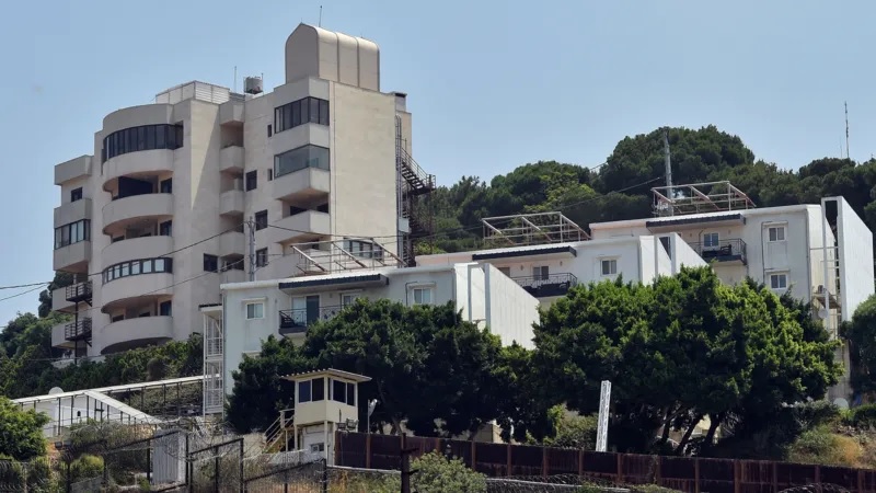 Mỹ dồn quân "sát vách" Iran, sơ tán nhân viên ngoại giao tại Lebanon - Ảnh 2