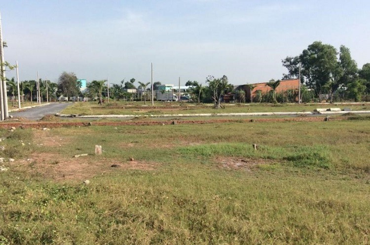 Mua hơn 300m2 đất trồng cây lâu năm, khi chuyển sang đất ở có được giảm tiền sử dụng đất? - Ảnh 1