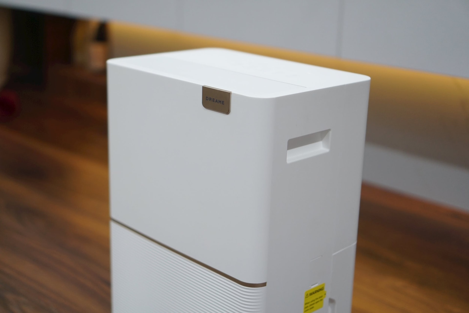 Nồm ẩm miền Bắc đến thật rồi - mẫu máy hút ẩm nhỏ gọn, giá 6,8 triệu này sẽ là lời giải cho ngôi nhà của bạn - Ảnh 1