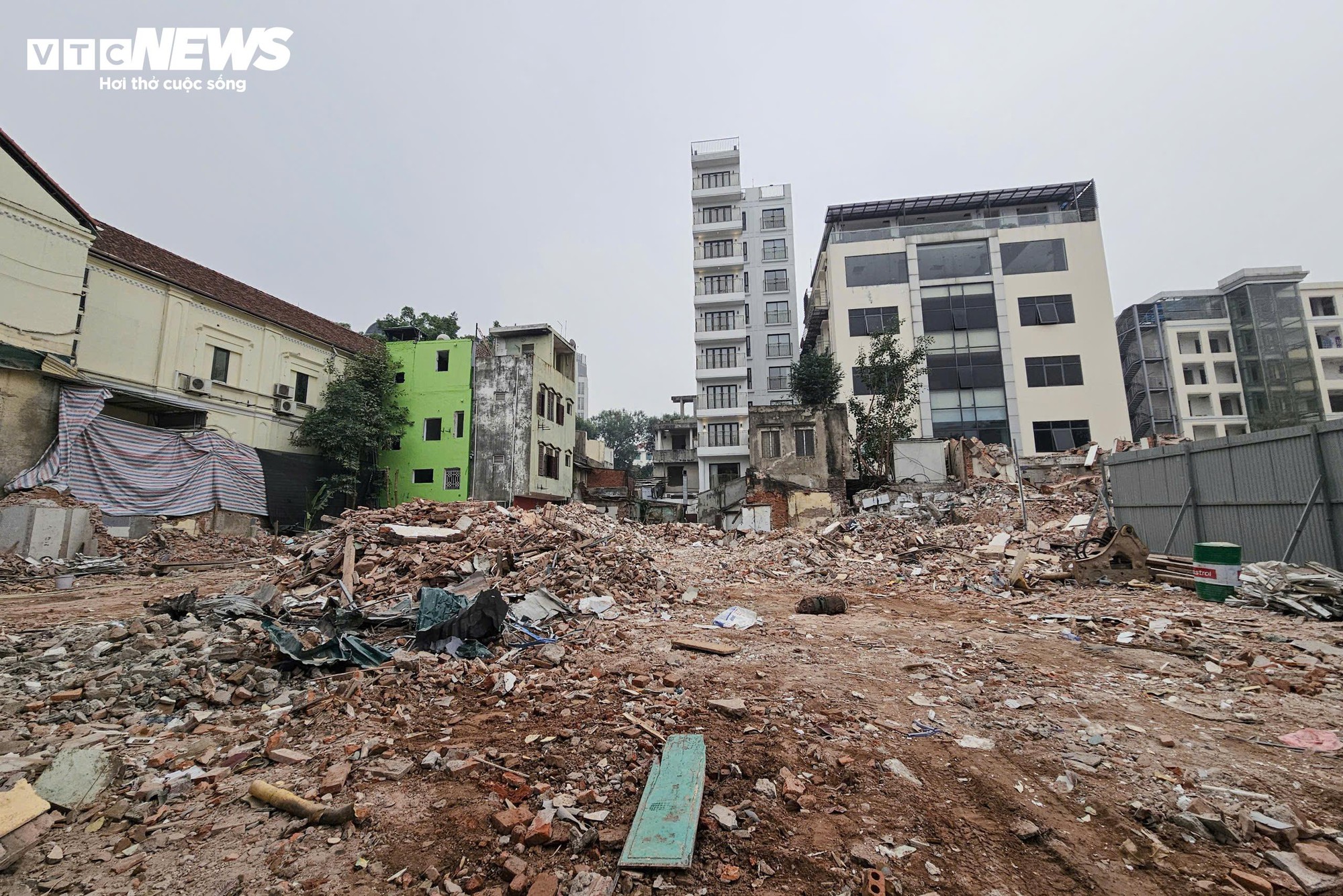 Sau di dời dân cư, khu vực ven Hồ Gươm bắt đầu thi công quảng trường - Ảnh 1