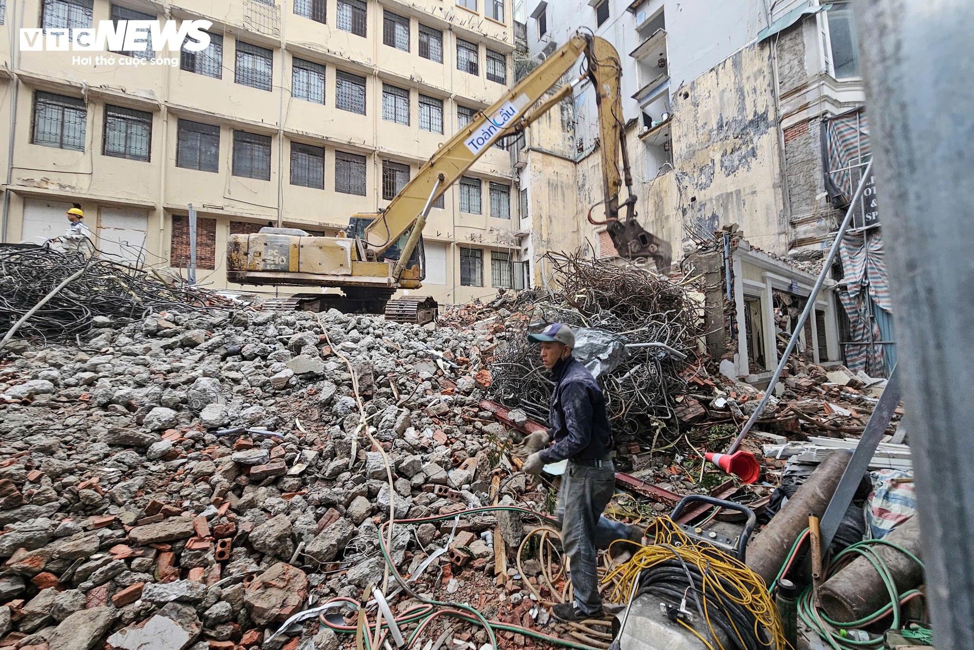 Sau di dời dân cư, khu vực ven Hồ Gươm bắt đầu thi công quảng trường - Ảnh 10