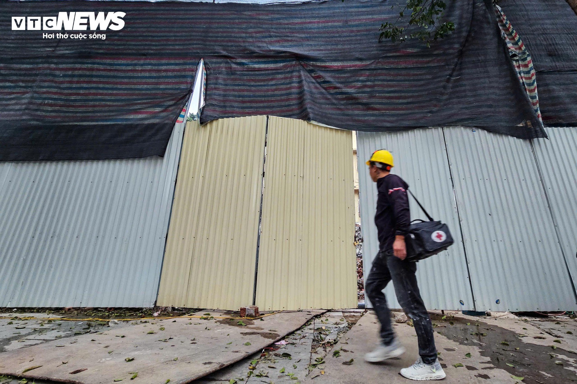 Sau di dời dân cư, khu vực ven Hồ Gươm bắt đầu thi công quảng trường - Ảnh 3