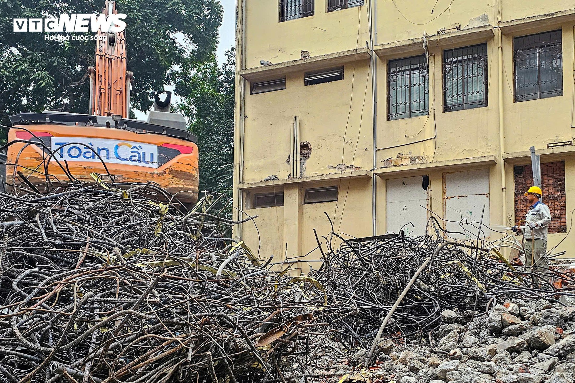 Sau di dời dân cư, khu vực ven Hồ Gươm bắt đầu thi công quảng trường - Ảnh 4