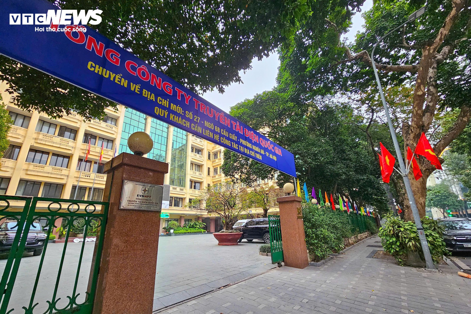 Sau di dời dân cư, khu vực ven Hồ Gươm bắt đầu thi công quảng trường - Ảnh 6